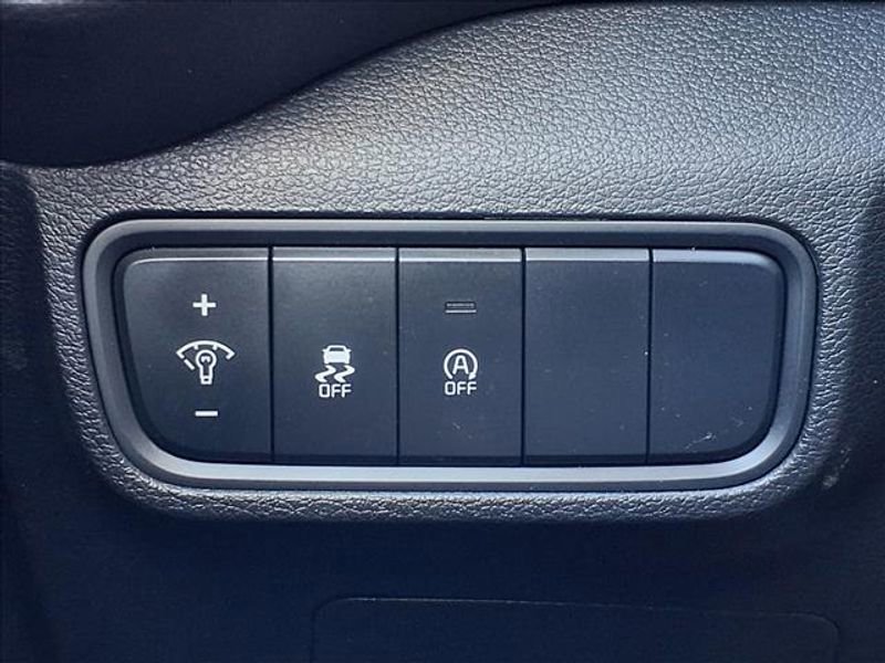 Used 2023 Kia Soul LX w/ LX Technology Package image 21