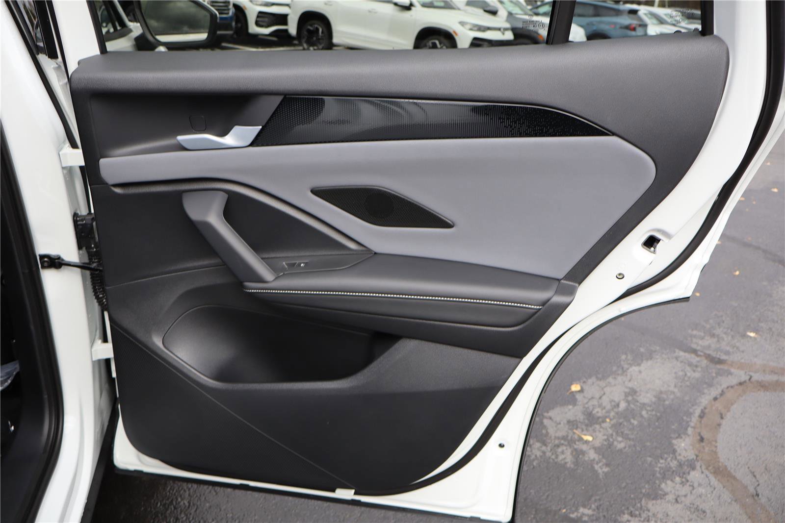 New 2026 Volkswagen Tiguan SE image 29