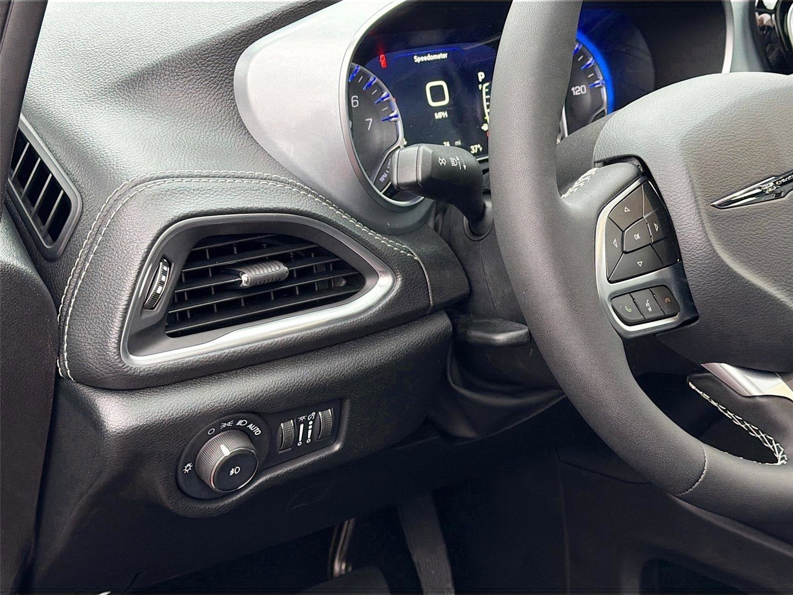 New 2026 Chrysler Pacifica Limited w/ Trailer Tow Group image 10