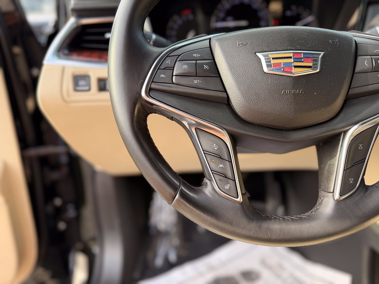 Used 2018 Cadillac XT5 Luxury w/ Driver Awareness Package FWD image 19