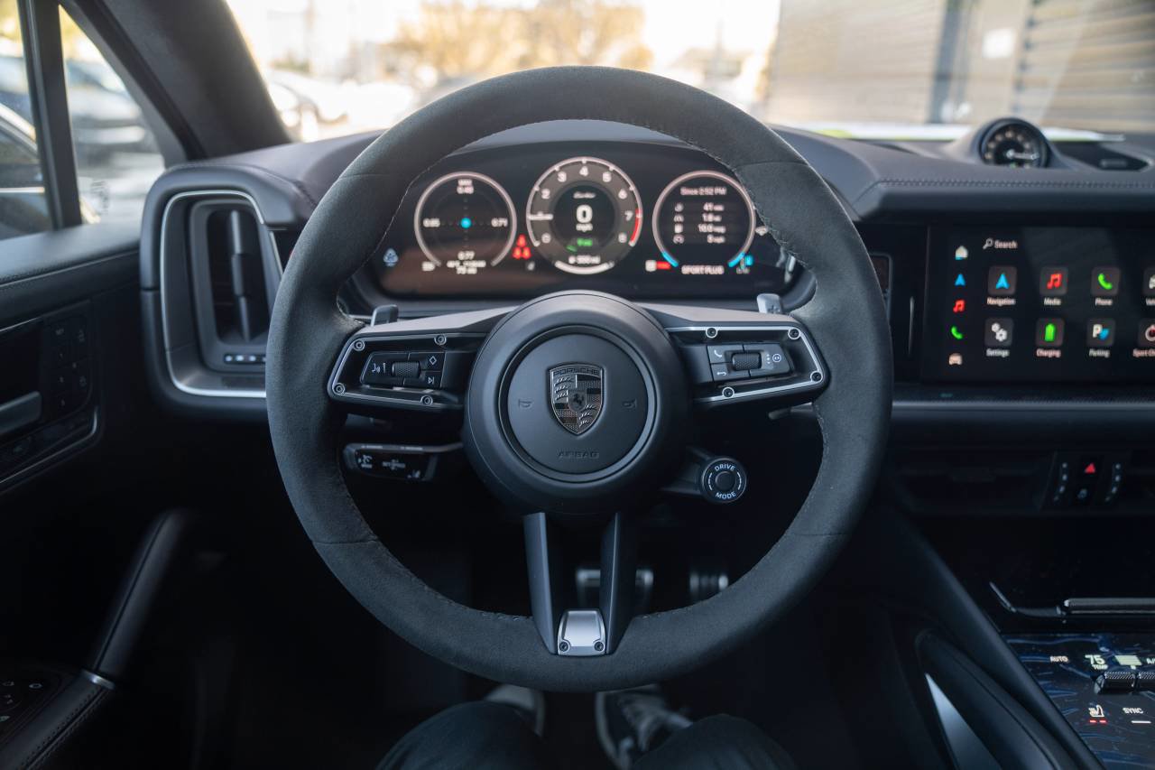 Used 2025 Porsche Cayenne Turbo image 13