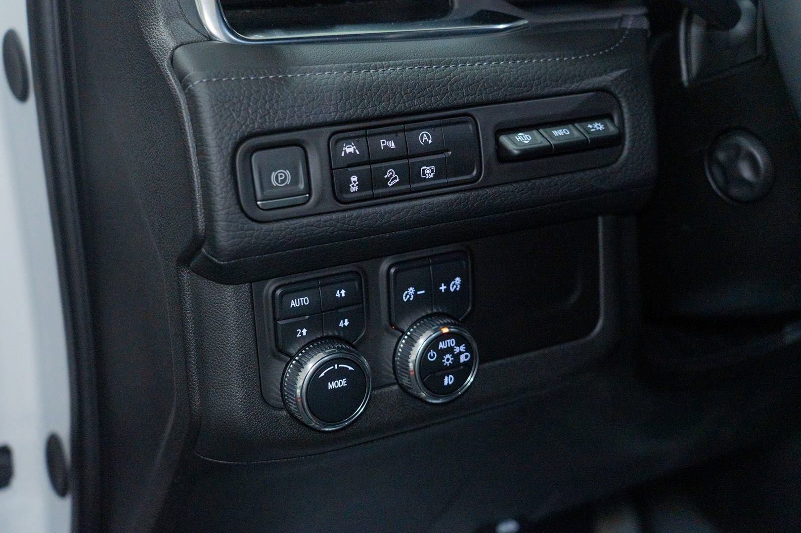 Used 2024 GMC Yukon Denali AWD/4WD image 22