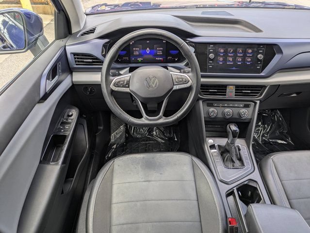 Used 2022 Volkswagen Taos SE w/ Panoramic Sunroof Package FWD image 16