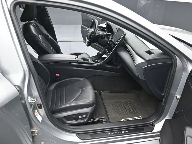 Used 2019 Toyota Avalon XSE FWD image 31