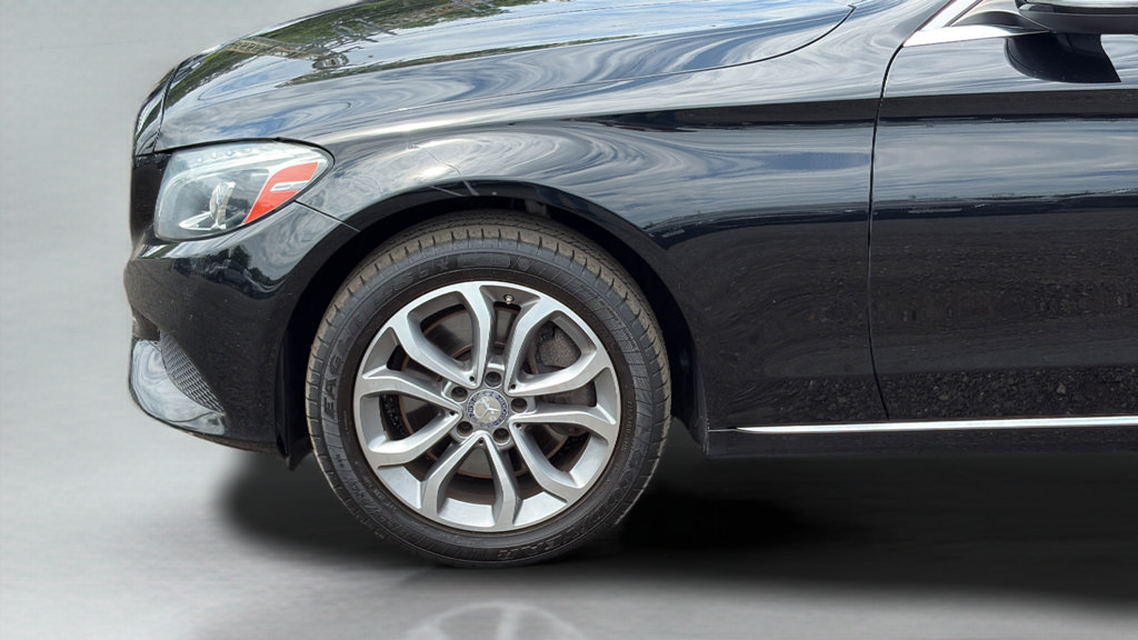 Used 2016 Mercedes-Benz C 300 4MATIC Sedan image 28