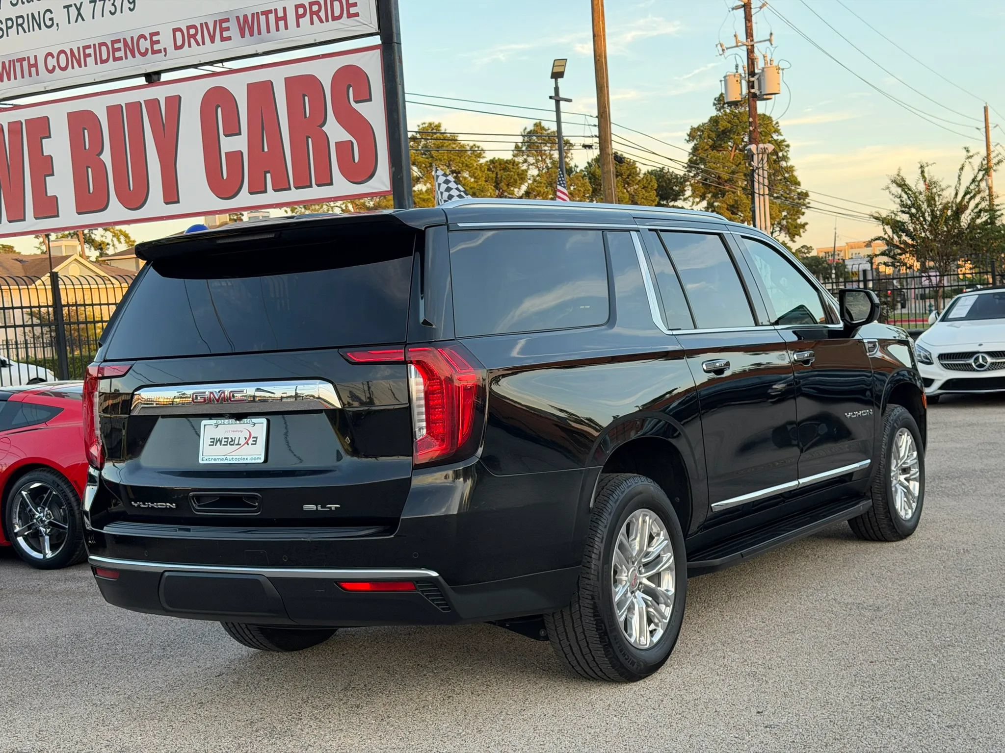 Used 2023 GMC Yukon XL SLT AWD/4WD image 7