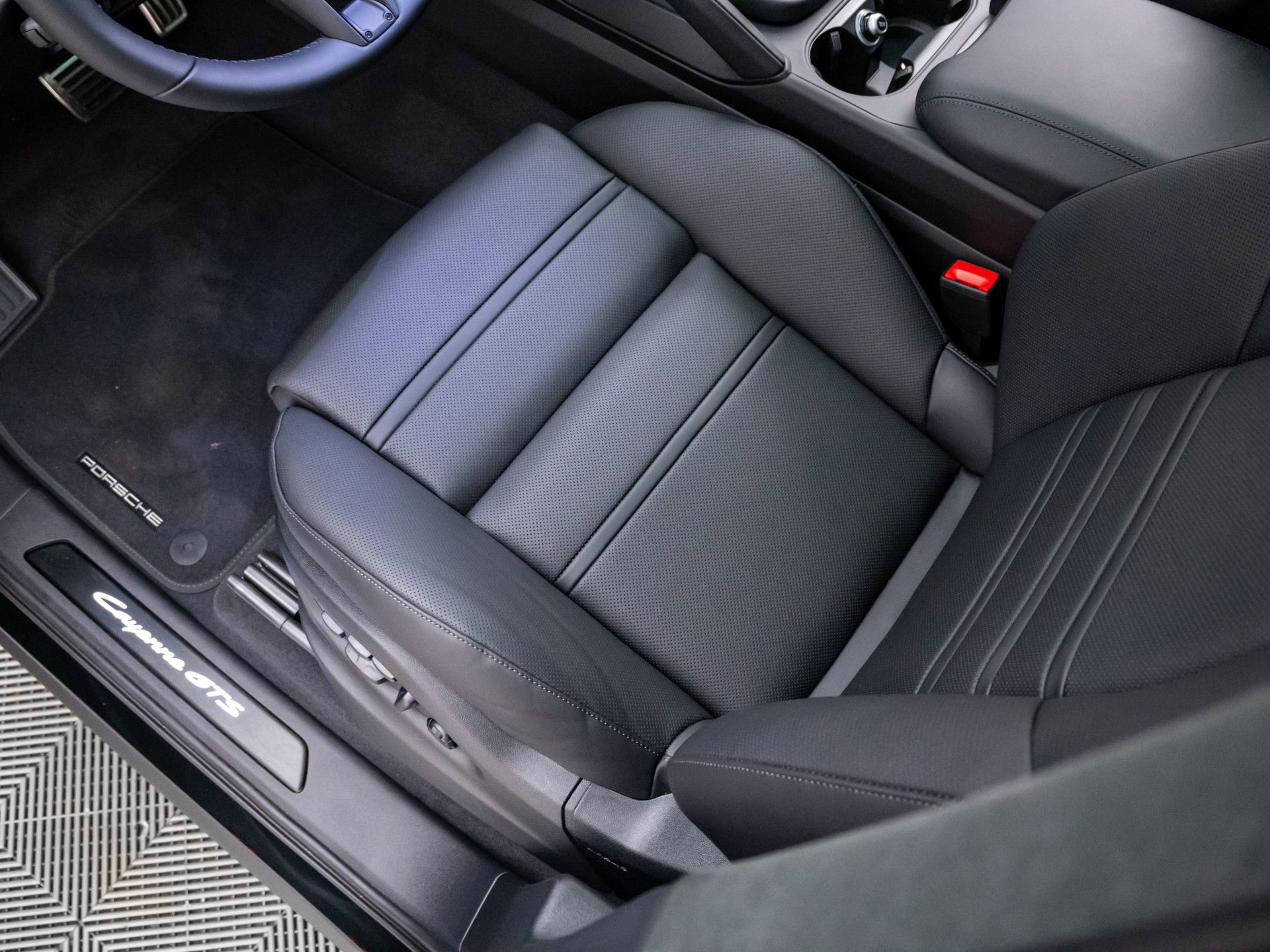 New 2026 Porsche Cayenne GTS AWD/4WD image 16