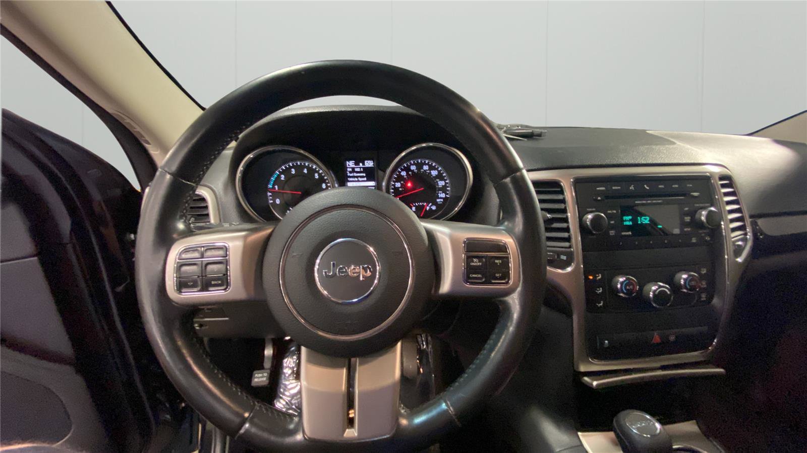Used 2012 Jeep Grand Cherokee Laredo w/ Laredo E Group AWD/4WD image 16