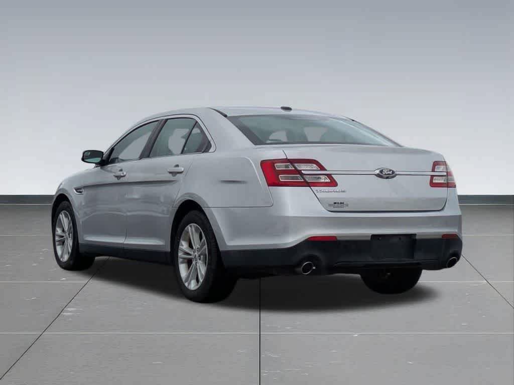 Used 2017 Ford Taurus SE FWD image 4