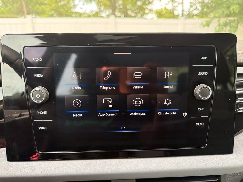 Used 2025 Volkswagen Jetta SE w/ Sunroof Package FWD image 21