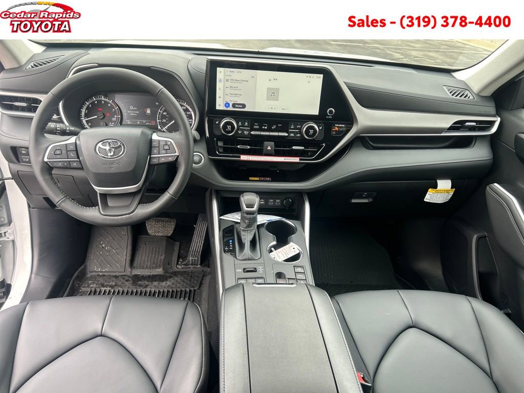 New 2026 Toyota Highlander XLE image 12