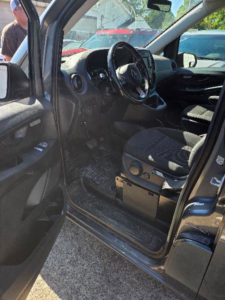 Used 2016 Mercedes-Benz Metris Passenger image 8