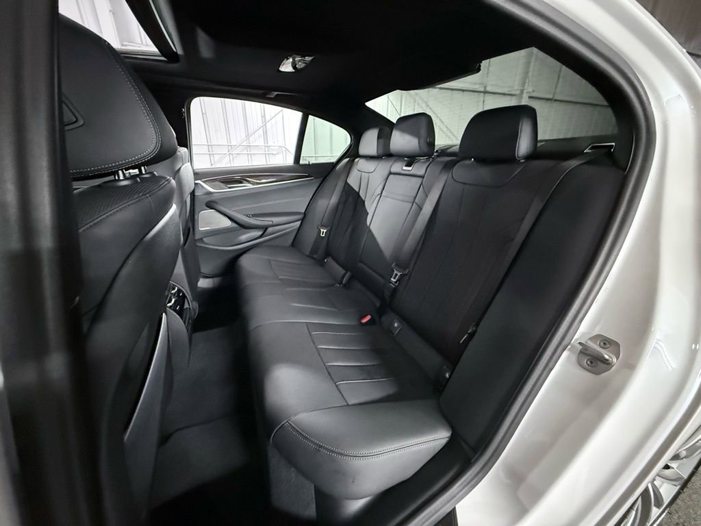 Used 2023 BMW 530e xDrive w/ Premium Package image 21