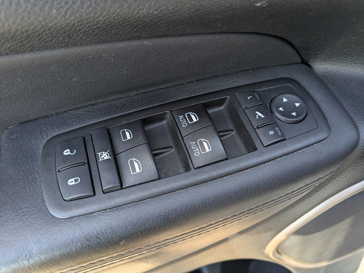 Used 2014 Jeep Grand Cherokee Summit image 22