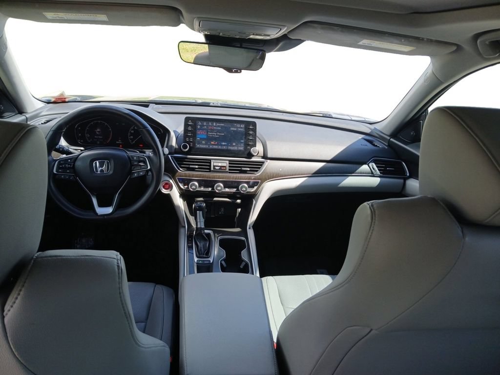Used 2018 Honda Accord Touring image 5