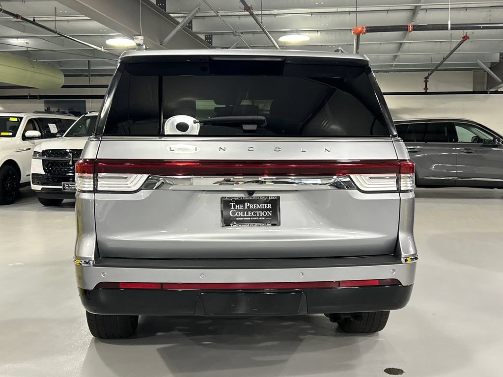 Used 2023 Lincoln Navigator Reserve AWD/4WD image 3