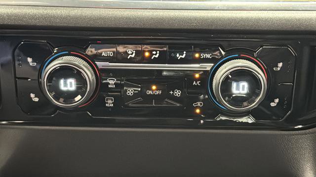 Used 2022 Chevrolet Silverado 1500 LT Trail Boss w/ LT Trail Boss Premium Package AWD/4WD image 17