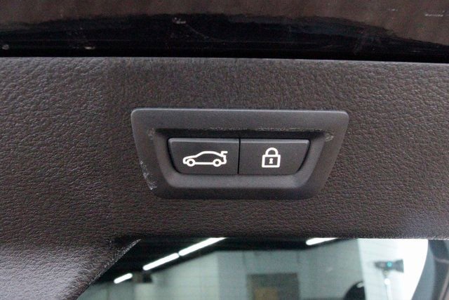 Used 2019 BMW X6 xDrive50i w/ M Sport Package image 37