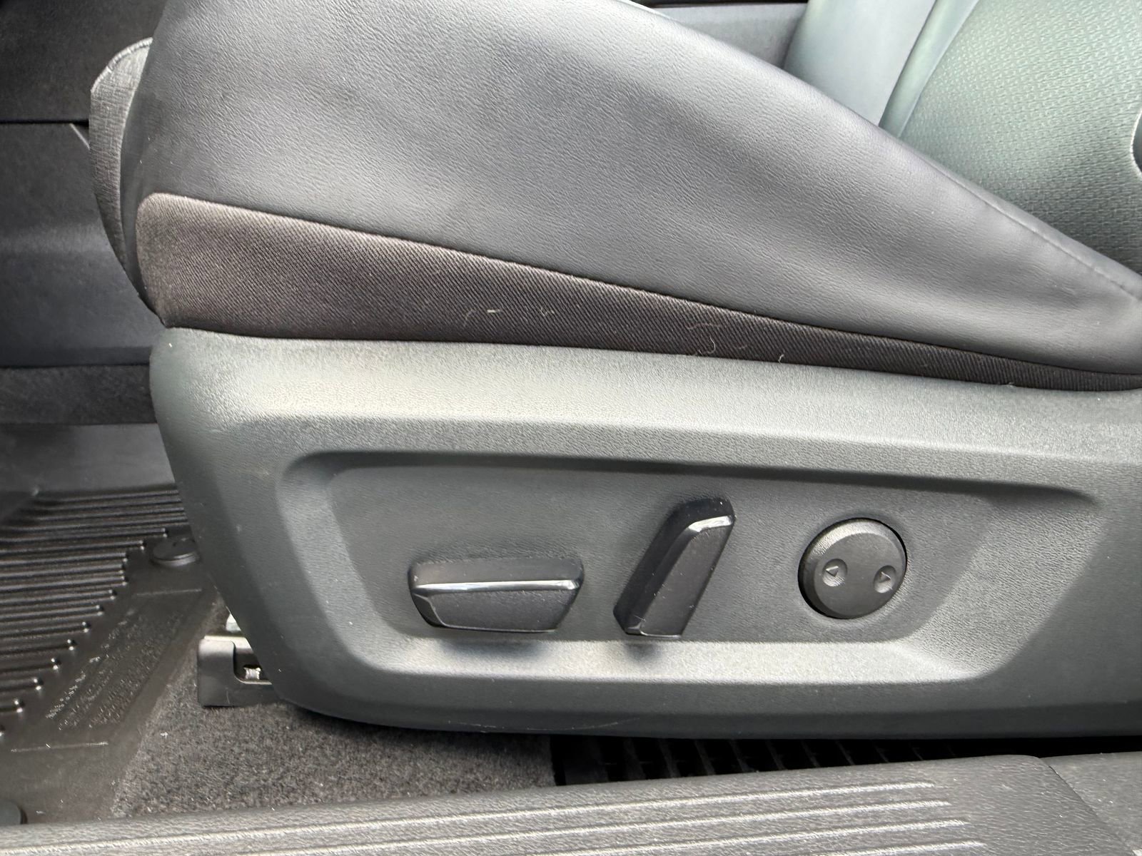 Used 2023 Nissan Rogue SV w/ SV Premium B Package image 25