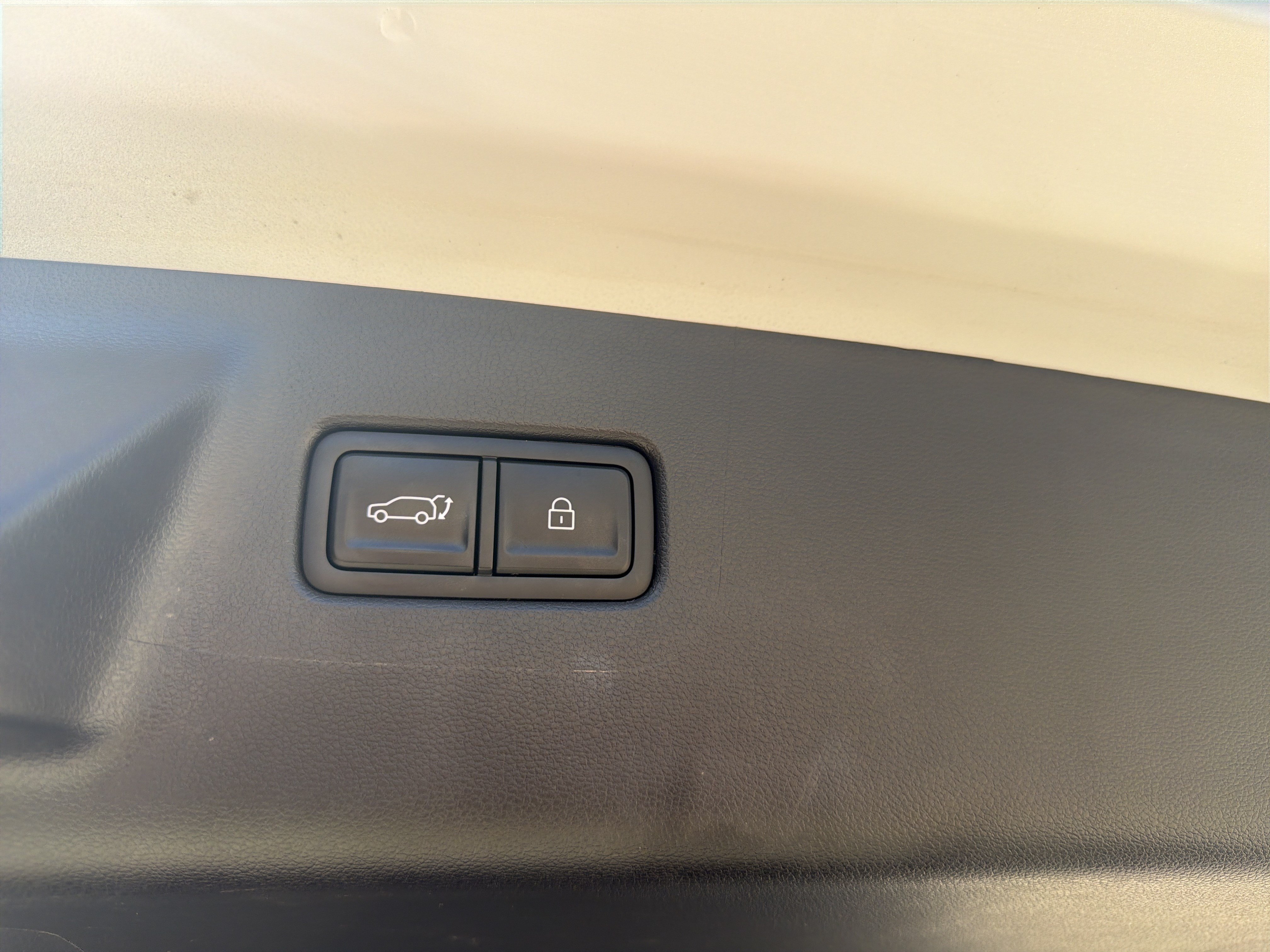 Used 2025 Hyundai Santa Fe SEL FWD image 30