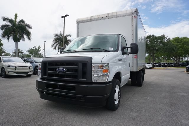Certified 2024 Ford E-350 and Econoline 350 Super Duty w/ Power Windows & Locks Group RWD image 16