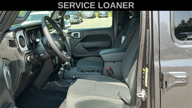 Used 2025 Jeep Wrangler Unlimited Sport AWD/4WD image 10