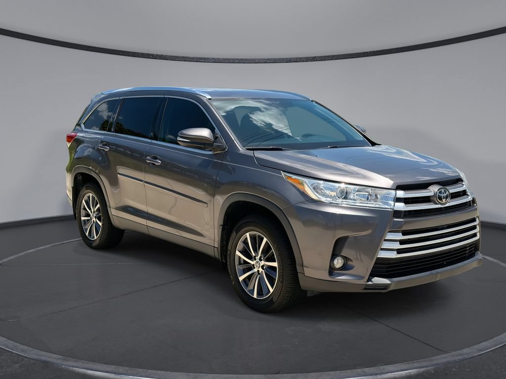 Used 2019 Toyota Highlander XLE FWD image 12