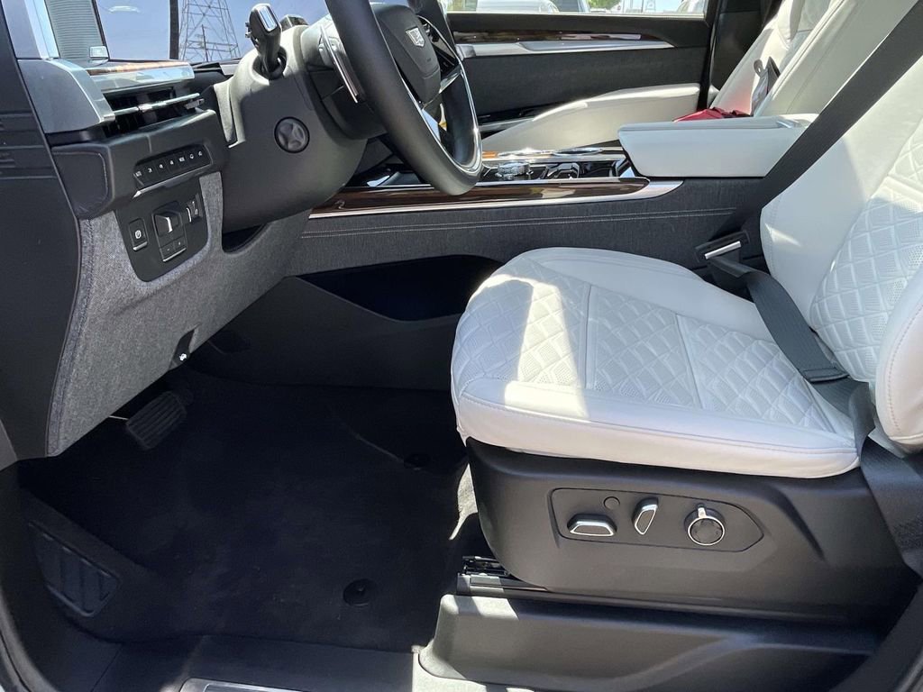 New 2026 Cadillac Escalade ESV Platinum Sport w/ LPO, ONYX Package AWD/4WD image 21