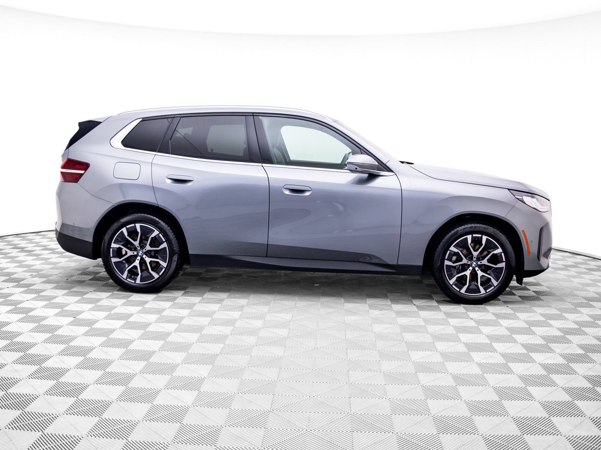 Used 2025 BMW X3 xDrive30i w/ Premium Package AWD/4WD image 6