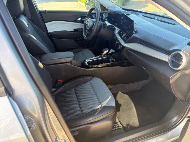 Certified 2026 Chevrolet Trax LT FWD image 15