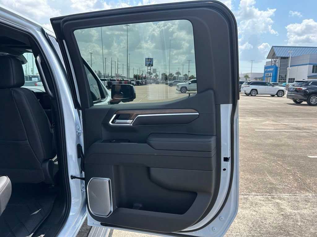 New 2026 Chevrolet Silverado 1500 High Country AWD/4WD image 13