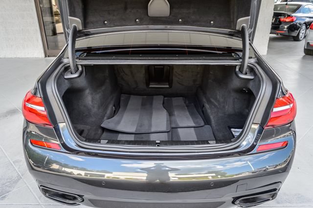 Used 2019 BMW 740i w/ M Sport Package RWD image 11