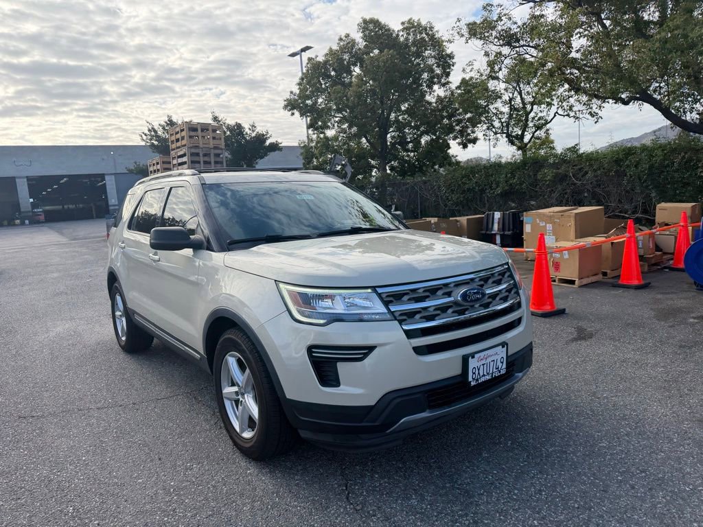 Used 2018 Ford Explorer XLT FWD image 2