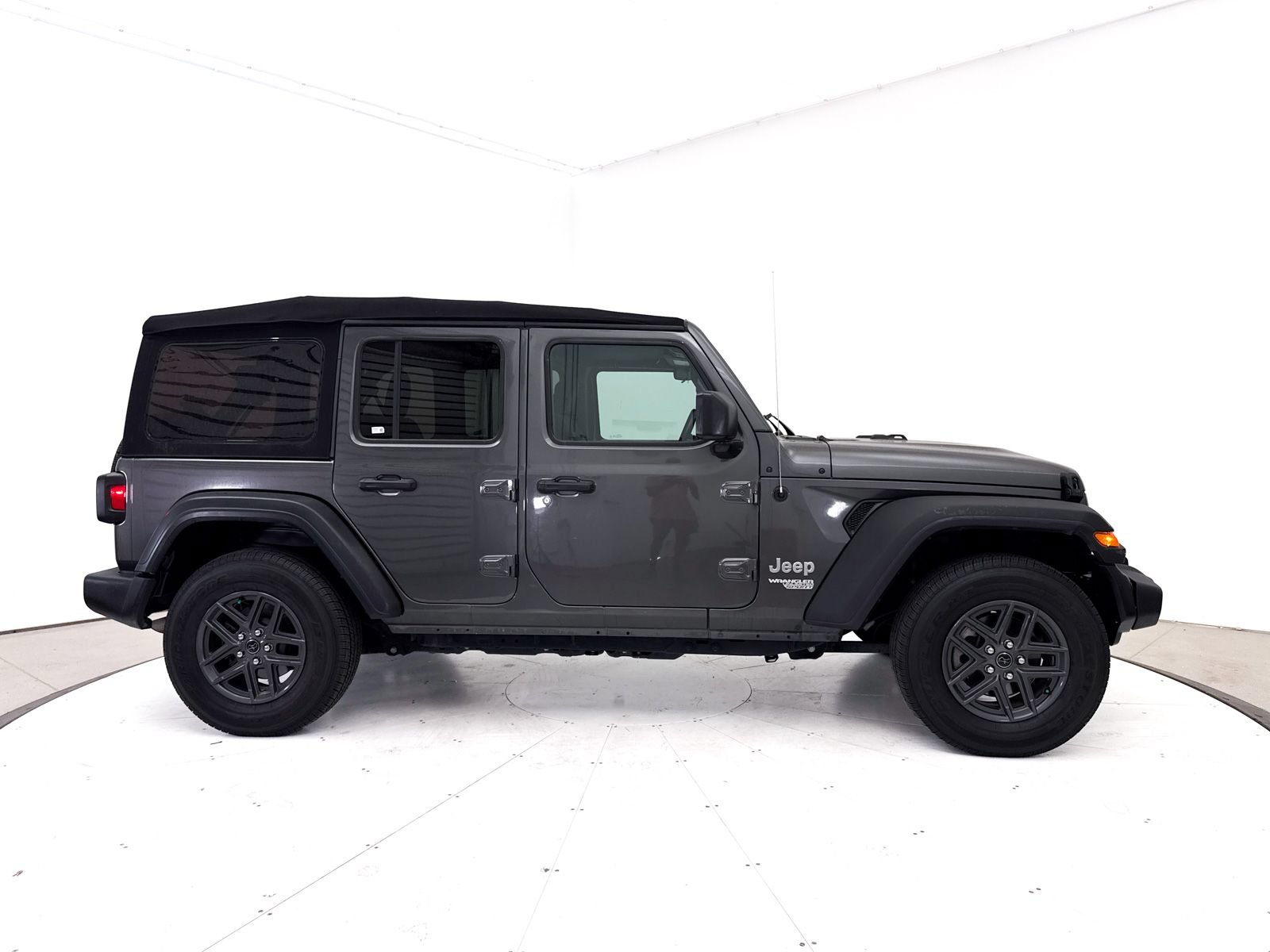 Used 2018 Jeep Wrangler Unlimited Sport AWD/4WD image 29