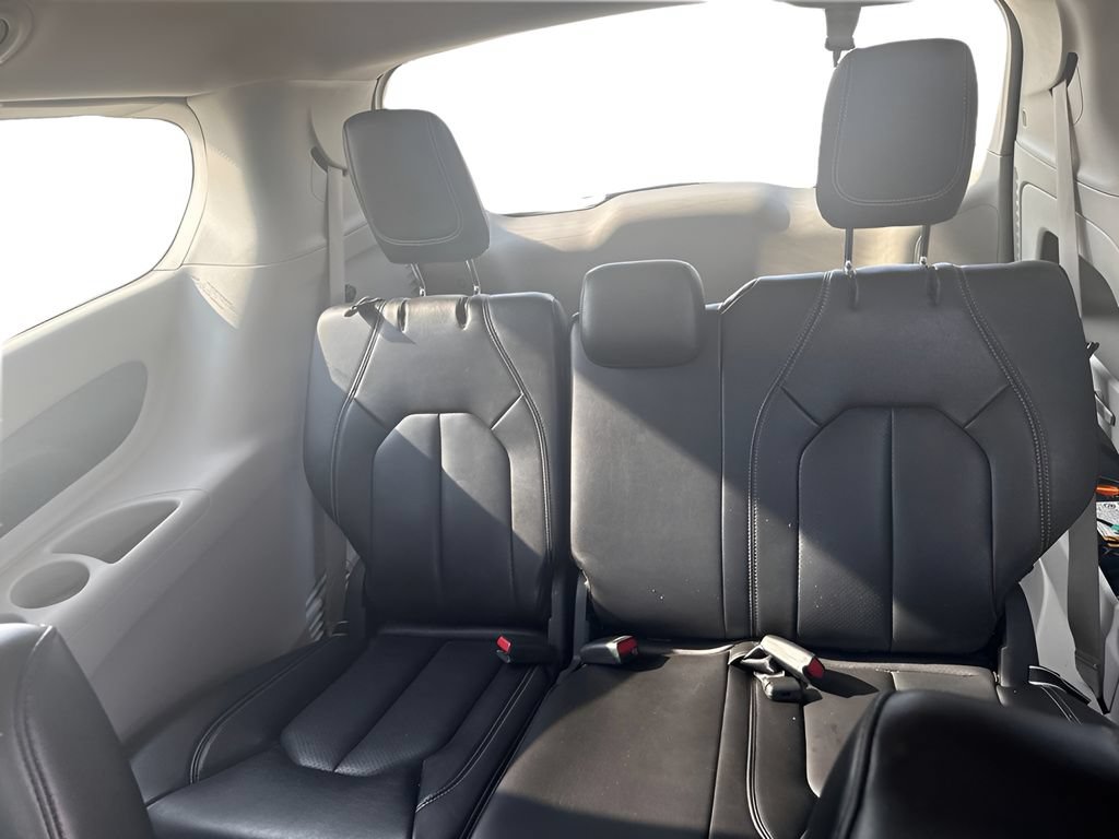 Used 2023 Chrysler Pacifica Touring-L FWD image 24