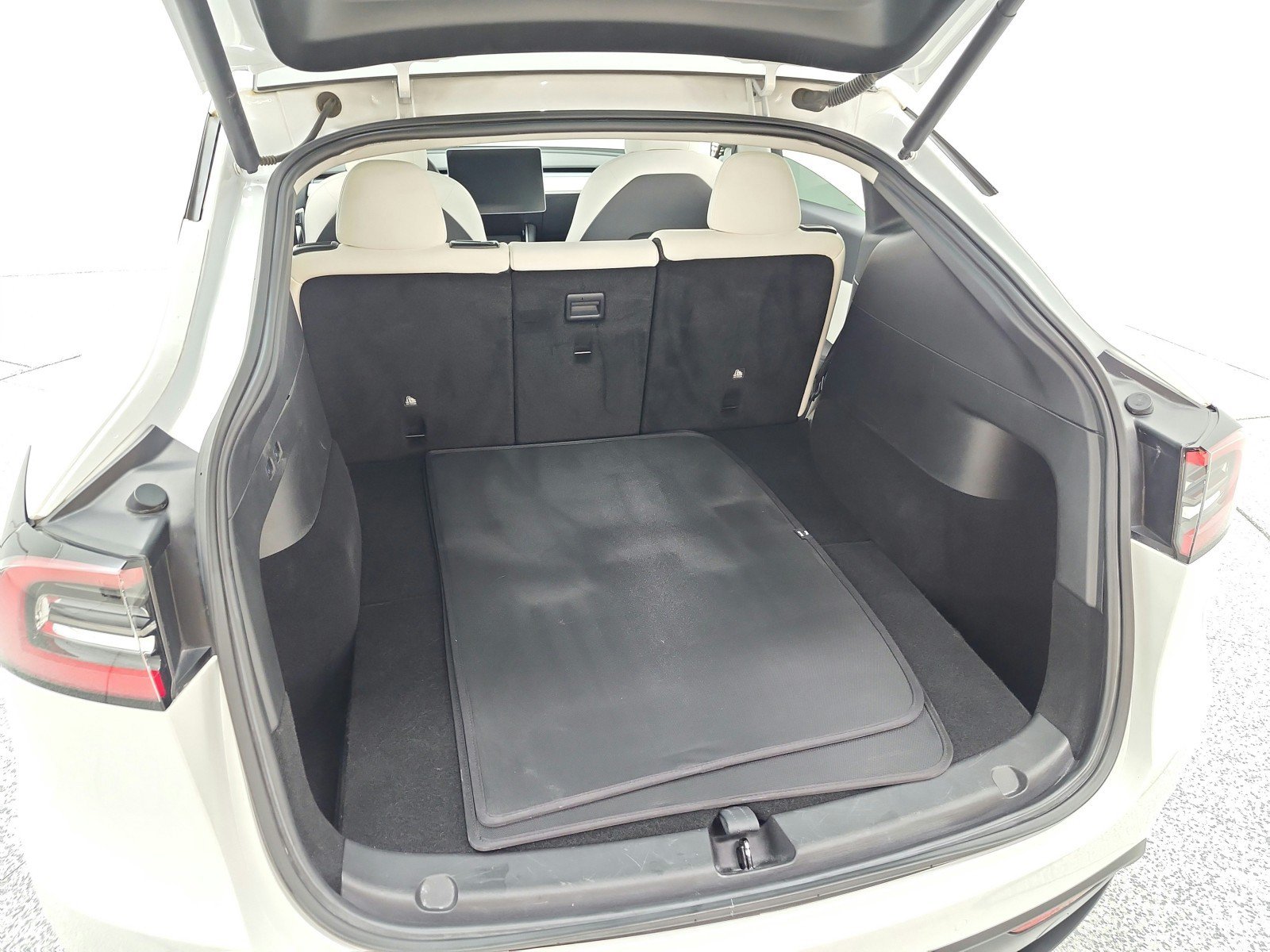 Used 2021 Tesla Model Y Long Range AWD/4WD image 21