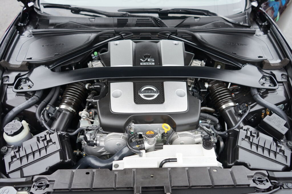 Used 2010 Nissan 370Z Touring w/ Sport Pkg RWD image 9