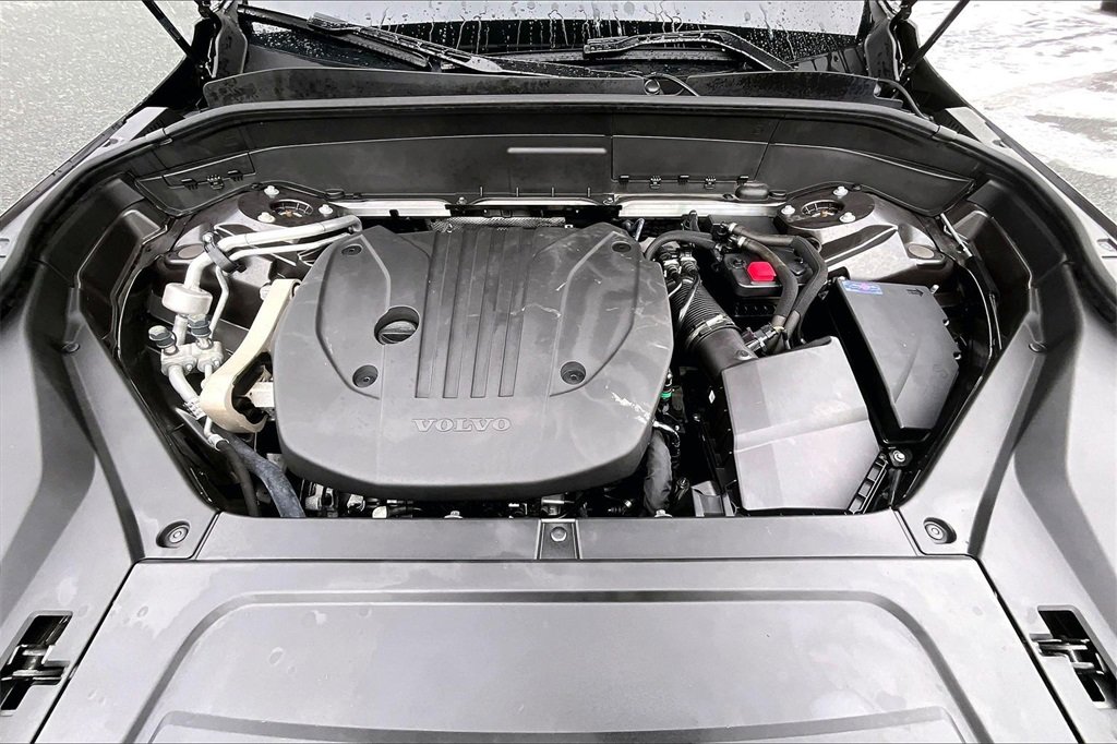 Used 2024 Volvo XC90 B5 Plus w/ Protection Package image 31