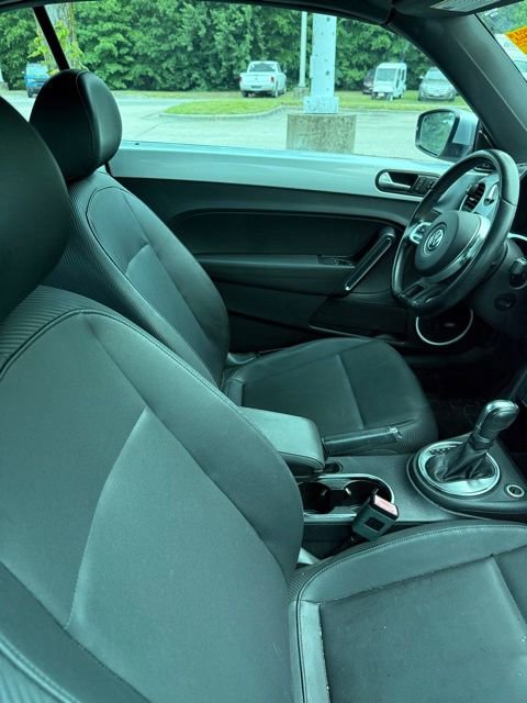 Used 2013 Volkswagen Beetle TDI FWD image 8