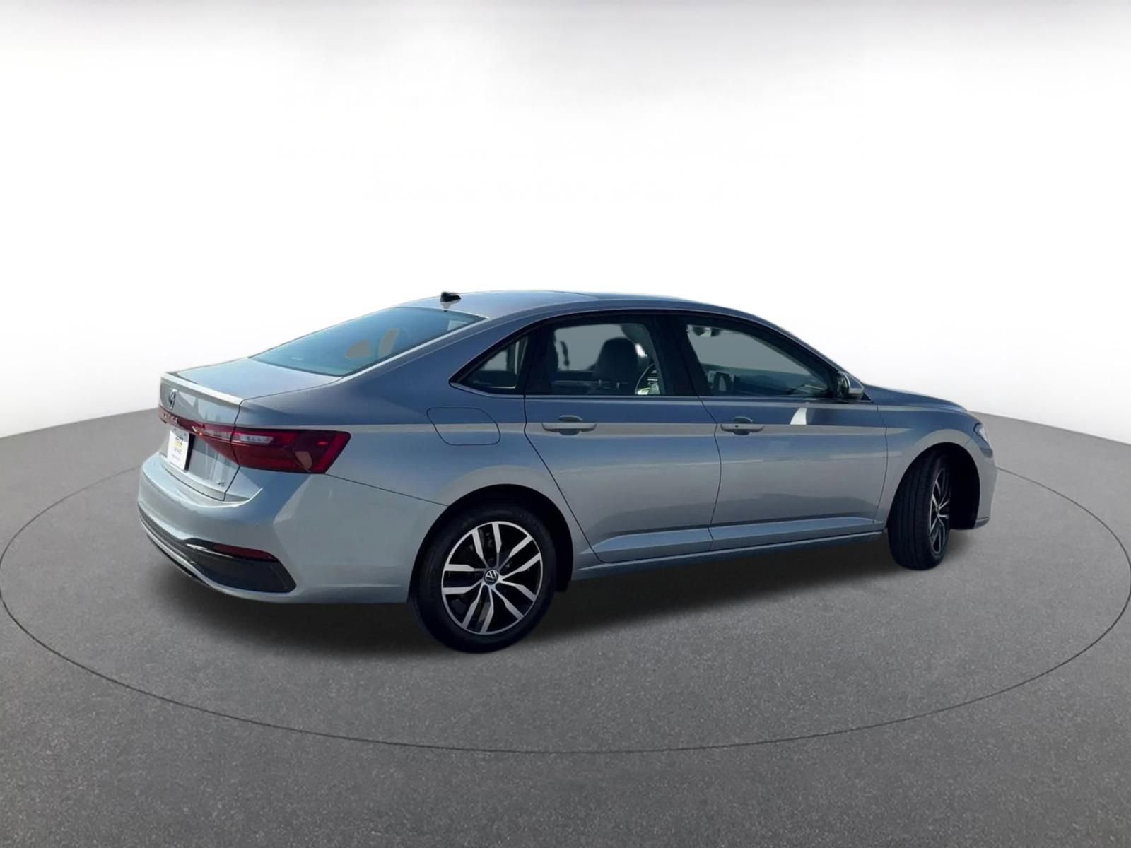 Used 2025 Volkswagen Jetta SE image 14