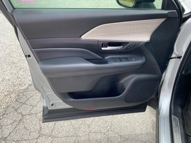 Certified 2024 Toyota Grand Highlander AWD image 19