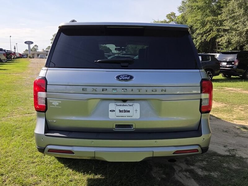 Used 2024 Ford Expedition XLT AWD/4WD image 13