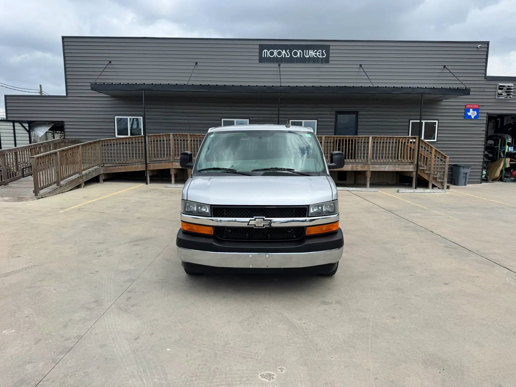 Used 2017 Chevrolet Express 3500 LT w/ LT Preferred Equipment Group image 12