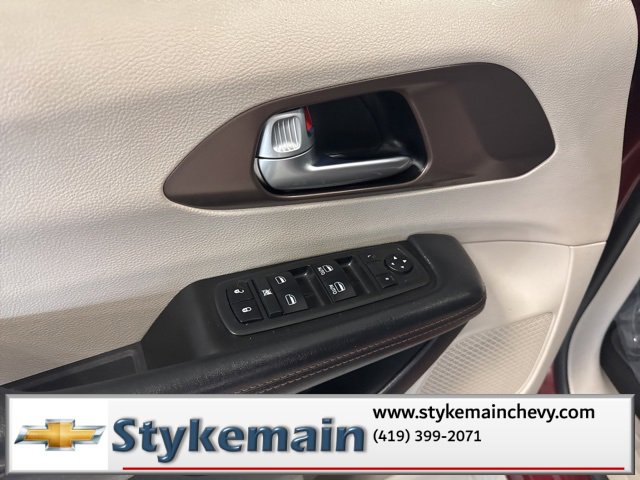 Used 2019 Chrysler Pacifica Touring-L image 38