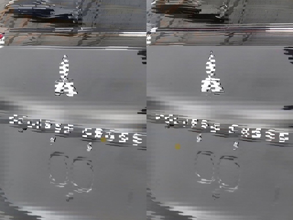 Used 2024 Mitsubishi Eclipse Cross LE image 10