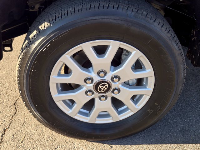 Used 2025 Toyota Tacoma SR5 AWD/4WD image 11