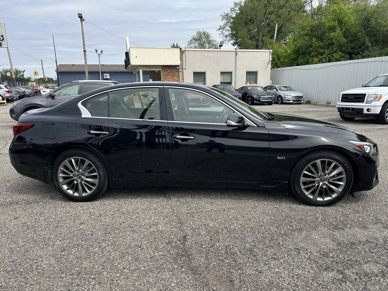 Used 2019 INFINITI Q50 Luxe w/ Essential Package (3.0T Luxe) AWD/4WD image 8