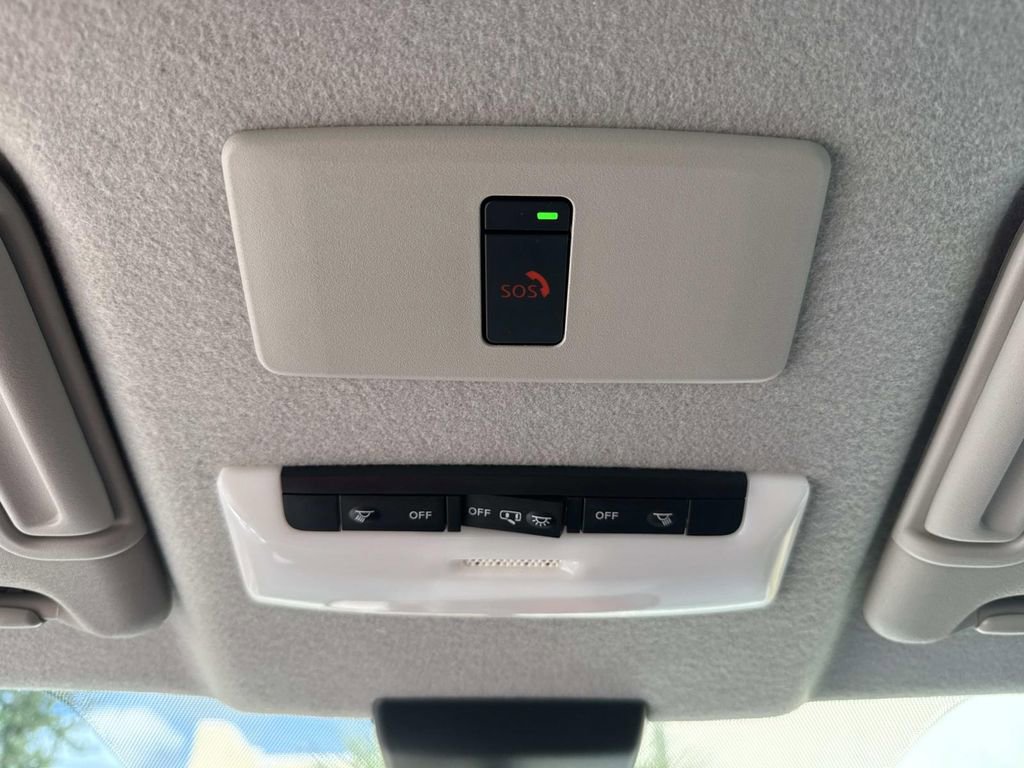 Used 2023 Nissan Kicks SR w/ SR Premium Package FWD image 40