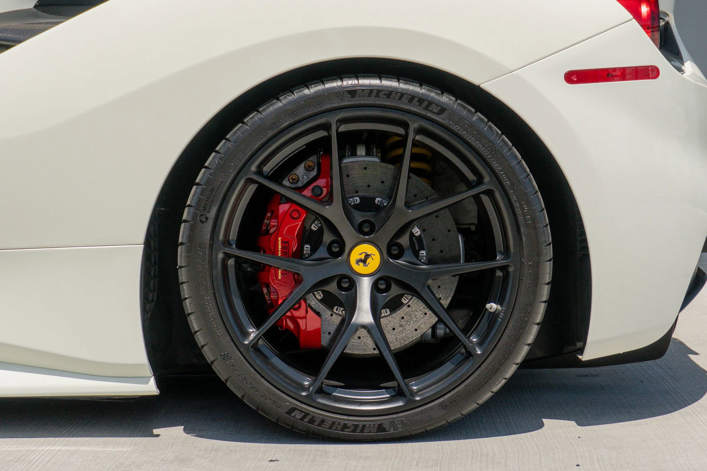 Used 2018 Ferrari 488 GTB RWD image 21