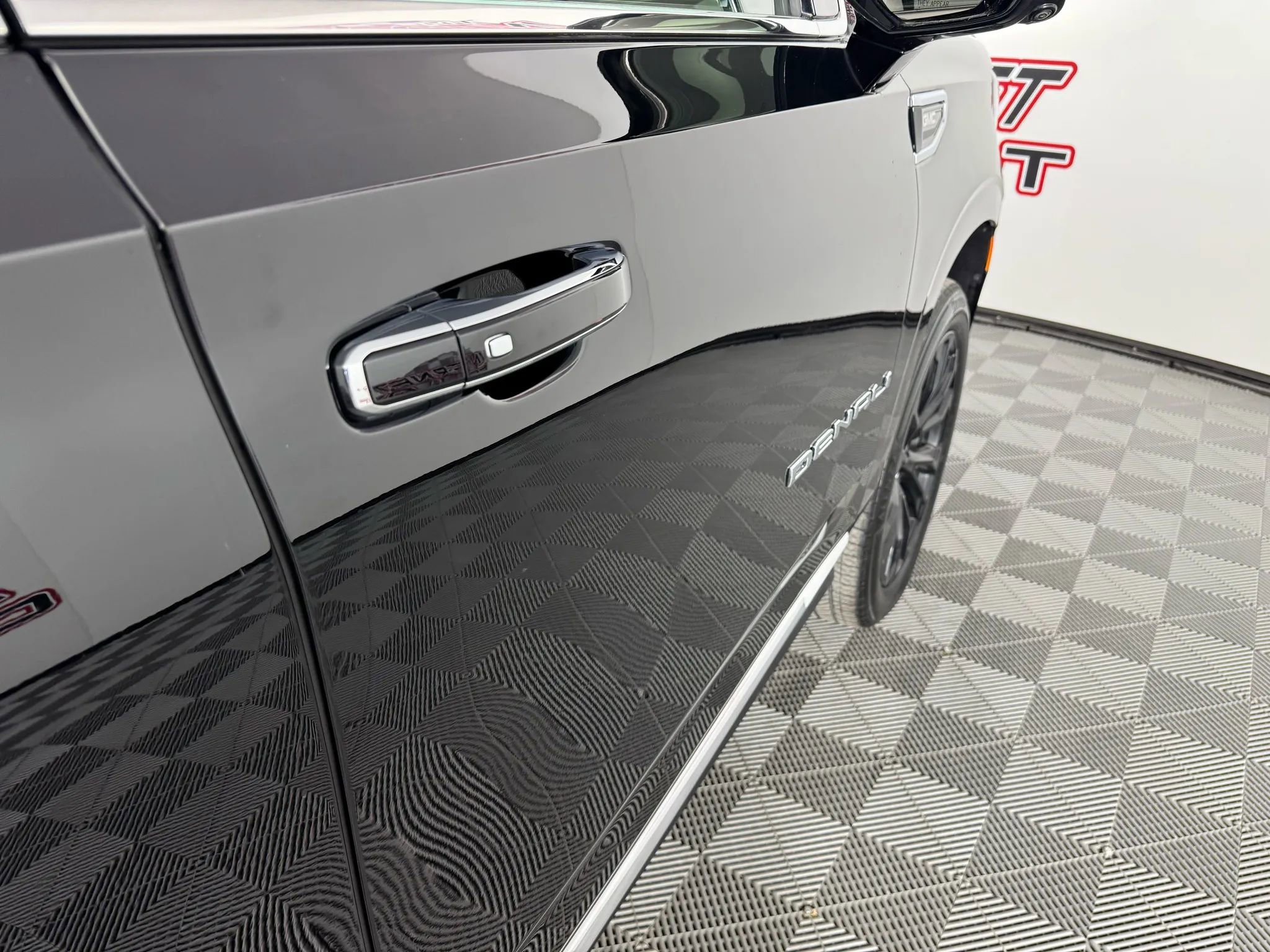 Used 2022 GMC Yukon Denali w/ Advanced Technology Package image 37